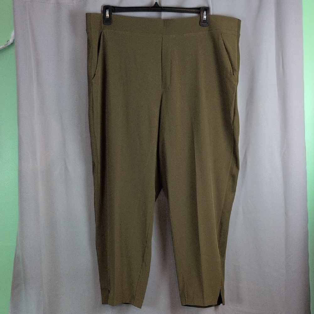 Athleta Women's Olive Cropped Pants